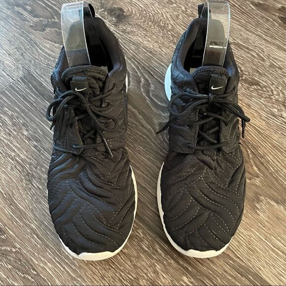 Nike Roshe Run Quilted Sneakers - Picture 4 of 9
